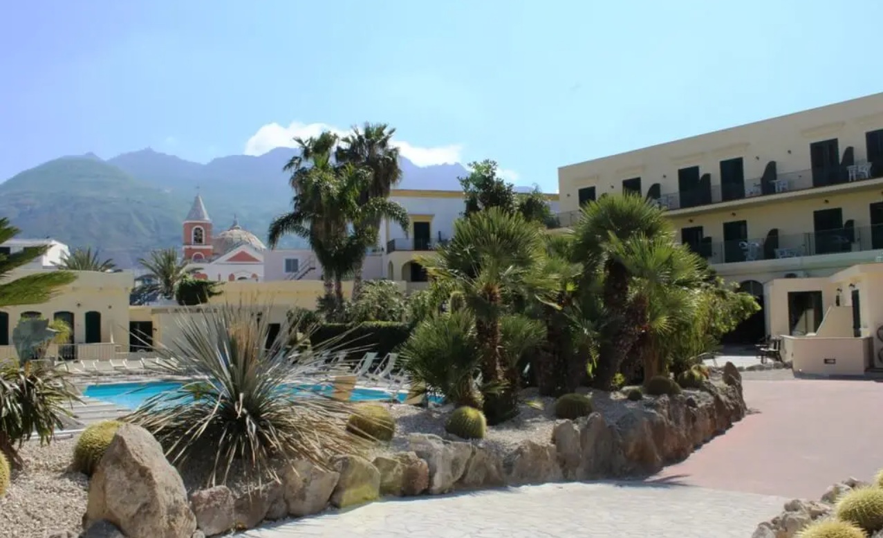 Luglio Mare e Spiaggia Punta del Sole vacanza relax benessere e cure termali Asl a Forio Ischia